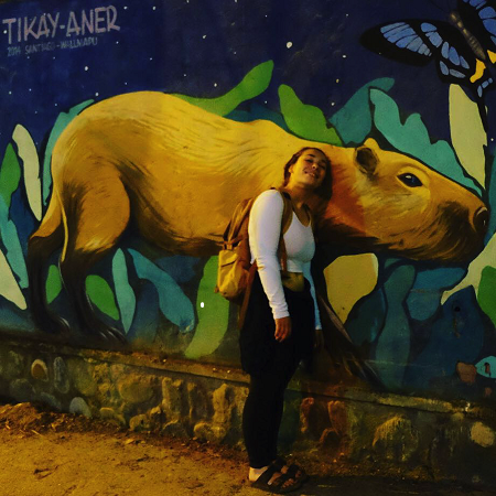 Maddy Rea and capybara